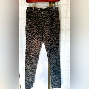 Ag Jeans Farrah Skinny Ankle size 26R